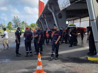 Les pompiers guadeloupéens refuse de l’aide extérieur car ils affirment que la situation est loin d’être dramatique et est totalement sous contrôle.
