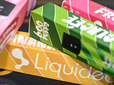 Promotions, goût bonbon… Comment la cigarette électronique Puff a conquis les ados.