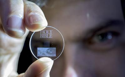 360 To de données stockées dans un cristal de Quartz de la taille d'une piéce.