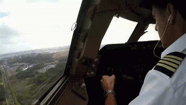 Ce qui se passe dans le cockpit pendant un atterrissage 