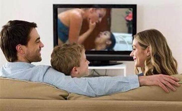 Quand tu regarde une vidéo en famille