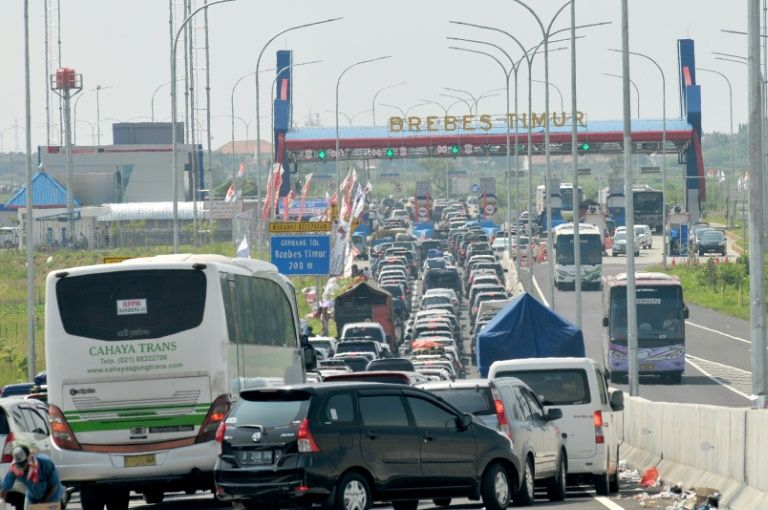 3 jours d'embouteillages : 12 morts en Indonésie