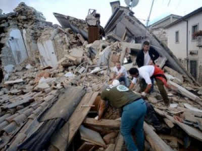 Un puissant séisme frappe le centre de l'Italie