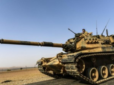 L'armée turque lance une opération terrestre en Syrie