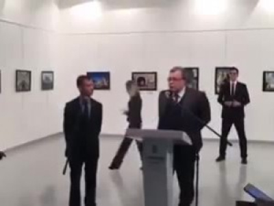 Nouvelle vidéo du meutre de l'embassadeur russe a Ankara.