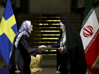 Le «premier gouvernement féministe du monde» défile voilé en Iran