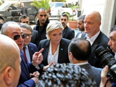 Marine Le Pen refuse de porter le voile au Liban