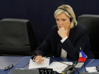 Le garde du corps de Marine le Pen et sa cheffe de cabinet en garde a vue