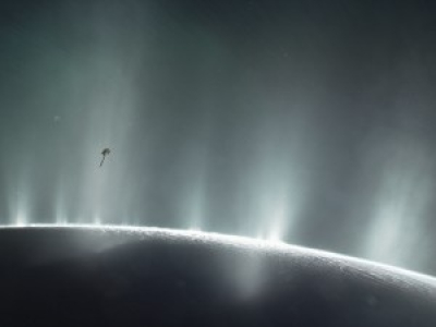 NASA Cassini révèle qu'Encelade, comme Europe, pourrait être un monde-océan 