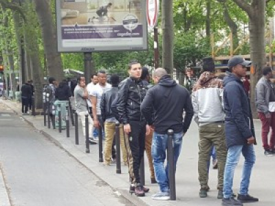 Paris : les femmes chassées des rues dans le quartier Chapelle-Pajol