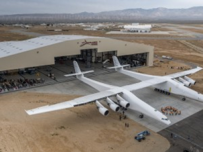 Un avion géant financé par le cofondateur de Microsoft dévoilé