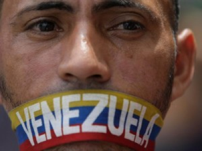 Venezuela : des journalistes agressés et volés par les militaires