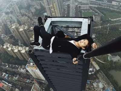 Un «rooftopper» chinois fait une chute mortelle du 62e étage