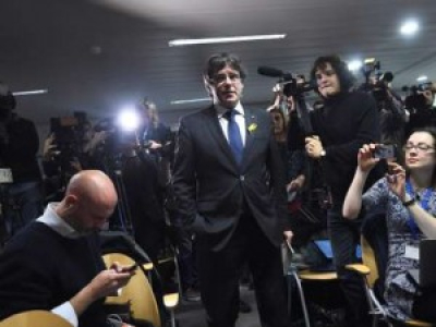 La justice espagnole demande la réactivation du mandat contre Carles Puigdemont