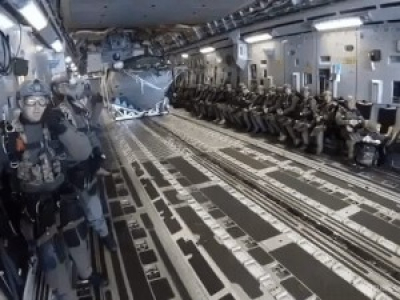 Largage aérien d'un bateau des Opérations spéciales US