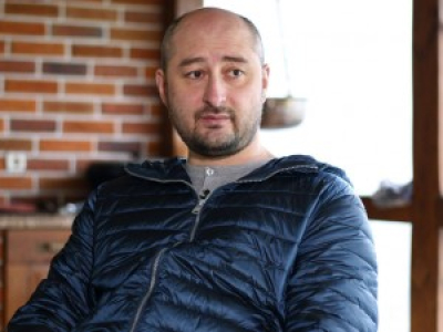 Le journaliste russe Arkadi Babtchenko «assassiné» à Kiev est vivant.
