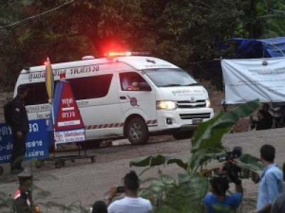 Grotte en Thaïlande : six enfants évacués, l'opération suspendue