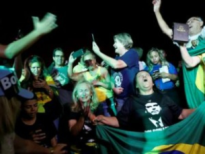 Brésil : le candidat de l’extrême droite largement en tête de la présidentielle