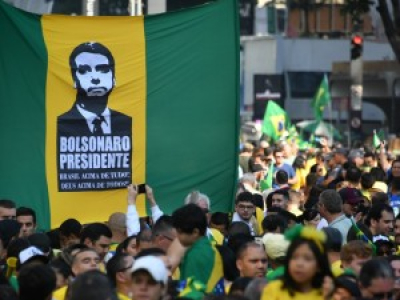 Bolsonaro promet &quot;la prison ou l'exil&quot; pour les &quot;gauchistes&quot; quand il sera élu