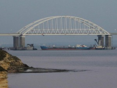 La Russie tire sur trois navires ukrainiens