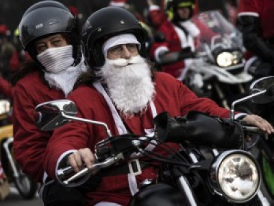 Les pères Noël motards