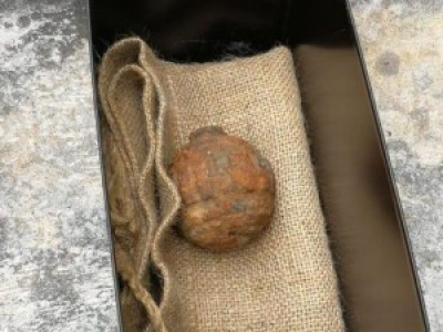 Une grenade allemande retrouvée à Hong-Kong dans une cargaison de pommes de terre.