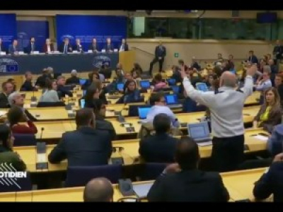 MLP et ses alliés applaudis en conférence de presse à Bruxelles