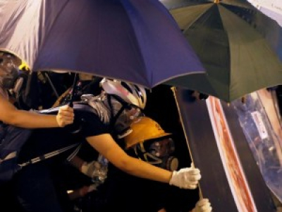 Hong Kong se révolte, Pékin tient bon : la fin de semaine s'annonce difficile