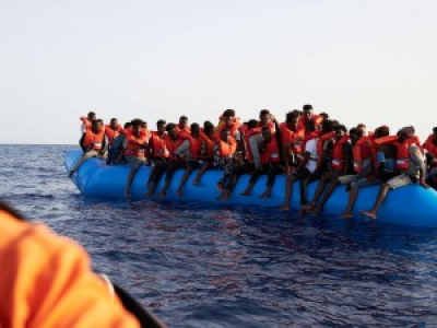 L'Italie autorise les migrants bloqués à débarquer