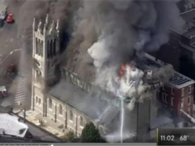 Un incendie ravage la cathédrale historique de Philadelphie (la Greater Bible Way Temple)