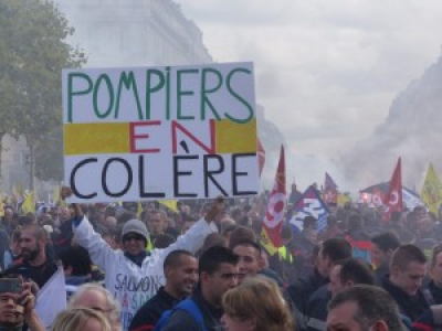 Tensions entre pompiers et forces de l'ordre pendant la manifestation à Paris