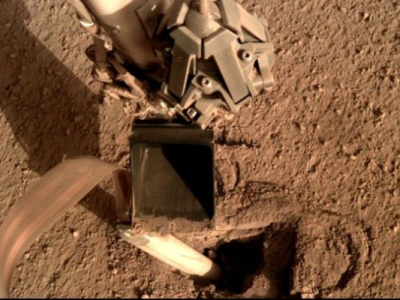La NASA répare son robot martien à coup de pelles