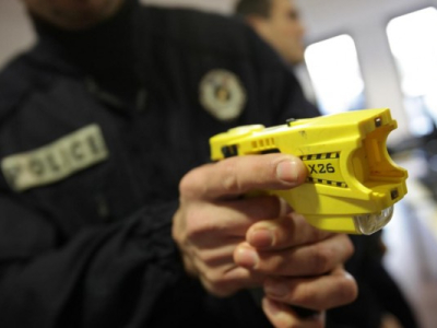 Police: le pistolet électrique va être généralisé