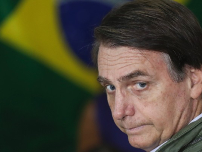 Bolsonaro prend un homme atteint de nanisme pour un enfant