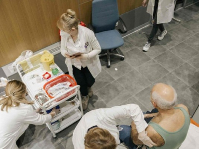 Espagne: Un juge ordonne de vacciner une personne âgée malgré le refus de sa fille