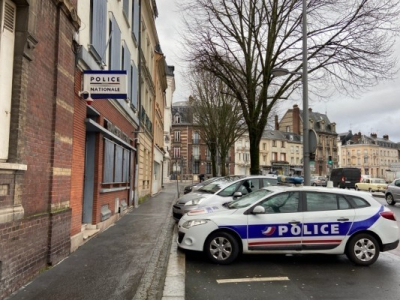 Un policier de Rouen demande à une plaignante de lui montrer ses seins