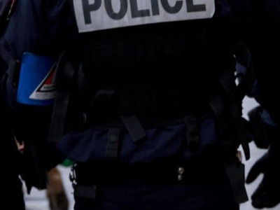 Paris : un automobiliste fonce sur un loueur de Ferrari sur les Champs-Elysées après une altercation