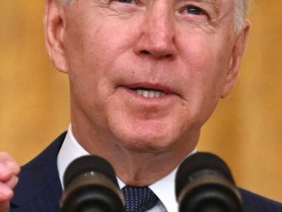 Joe Biden promet de « pourchasser » les auteurs de l’attaque de Kaboul, qui a tué 90 personnes dont treize militaires américains