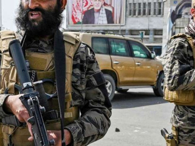 Afghanistan : dans l’aéroport de Kaboul, les talibans paradent après le retrait américain