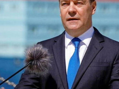 Medvedev évoque le recours à l’arme nucléaire
