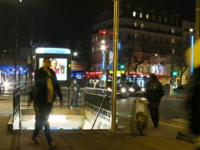 Paris : sa victime le pousse dans l’escalier du métro, le voleur de portable gravement blessé
