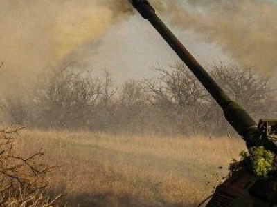 Article [en anglais] sur un retex d'artilleurs Ukrainien sur le pzh2000. En particulier, la 43e brigade dispose de systèmes d'artillerie Panzerhaubitze 2000 (PzH 2000) [...]. Les caractéristiques de cet obusier automoteur moderne peu habitué au temps boueux sont au centre de l'histoire...