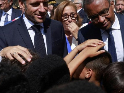 Macron veut raccourcir le temps des vacances scolaires