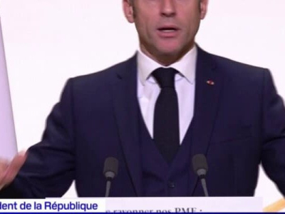 Emmanuel Macron face aux entreprises: &quot;Réveillez-vous, on est à 7% de taux de chômage&quot;