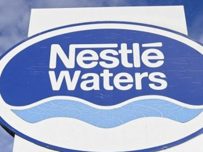 Nestlé reconnaît avoir eu recours à des traitements interdits sur des eaux minérales pour maintenir leur &quot;sécurité alimentaire&quot;