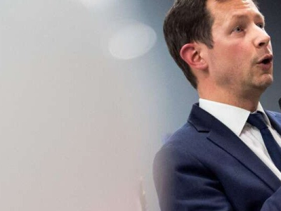Emmanuel Macron critiqué par les oppositions après avoir évoqué une défense européenne comprenant l’arme nucléaire