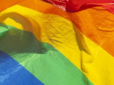 après avoir soutenu un maire d’origine yéménite, la communauté LGBT se sent menacée