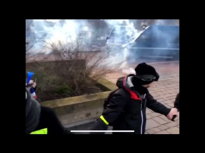 Lacrymo sur les medics en intervention