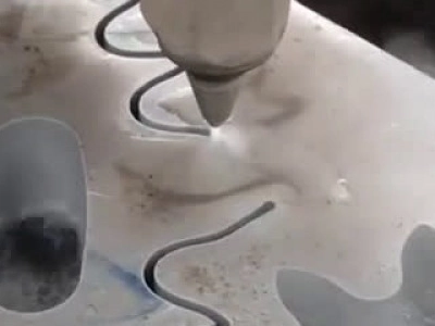 Découpe au jet d'eau de pignons en aluminium pour la formule e.