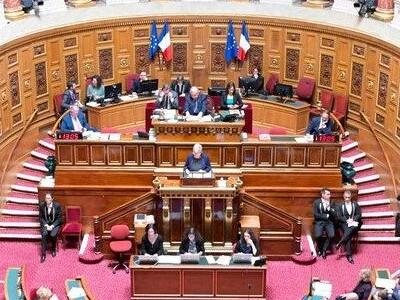 Travailler gratuitement 7 heures par an : le Sénat vote cette nouvelle « contribution » dans le budget de la Sécu